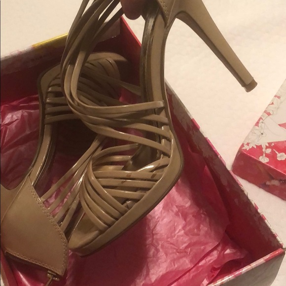 Heals - Picture 5 of 5